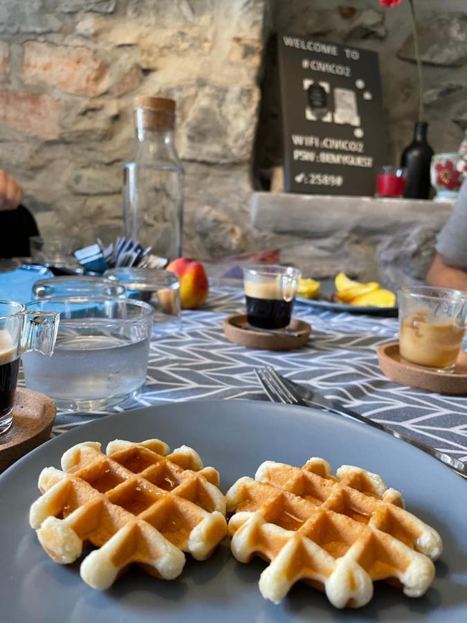 Civico 2 Lägenhet Costa Volpino Exteriör bild